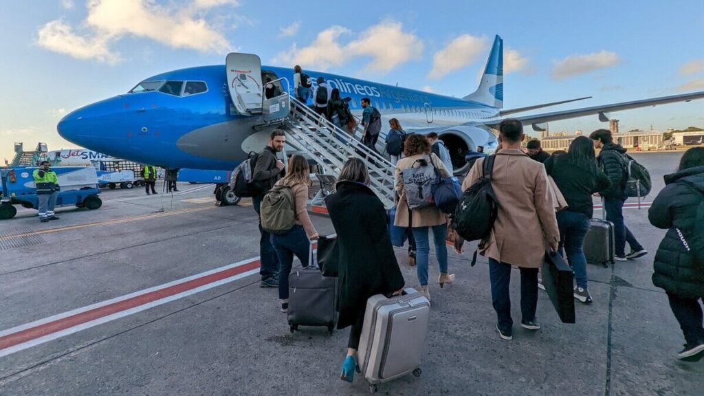 Aerolíneas Argentinas, transporte aéreo