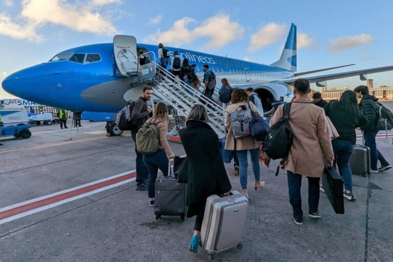 Aerolíneas Argentinas, transporte aéreo
