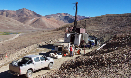 La automotriz Stellantis y la mina Los Azules sellaron una alianza para la producción de cobre.