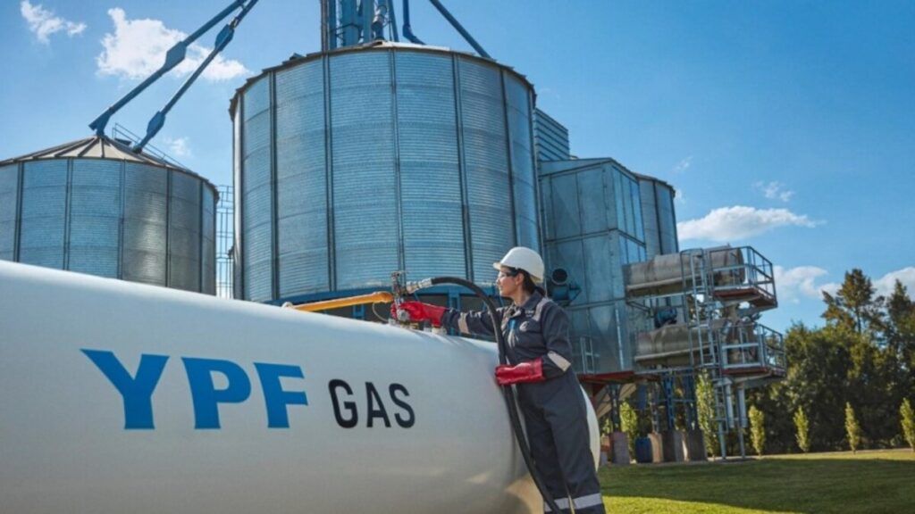 YPF, Pablo Iuliano, GNL