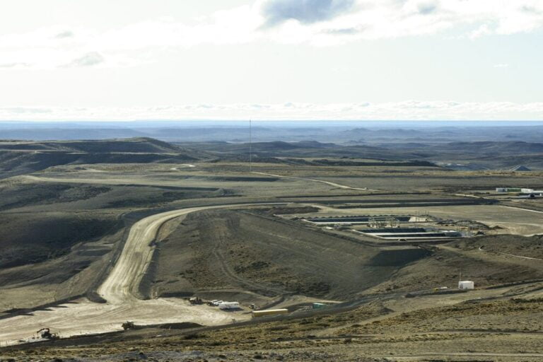 Cerro Negro, Newmont, mineria, oro, Santa Cruz