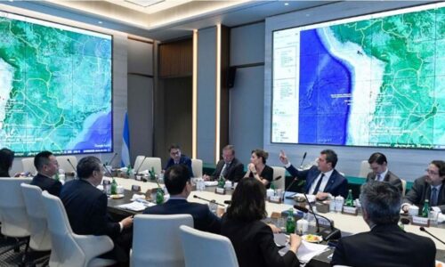 Sergio Massa y funcionarios de la delegacion argentina que viajó a China.