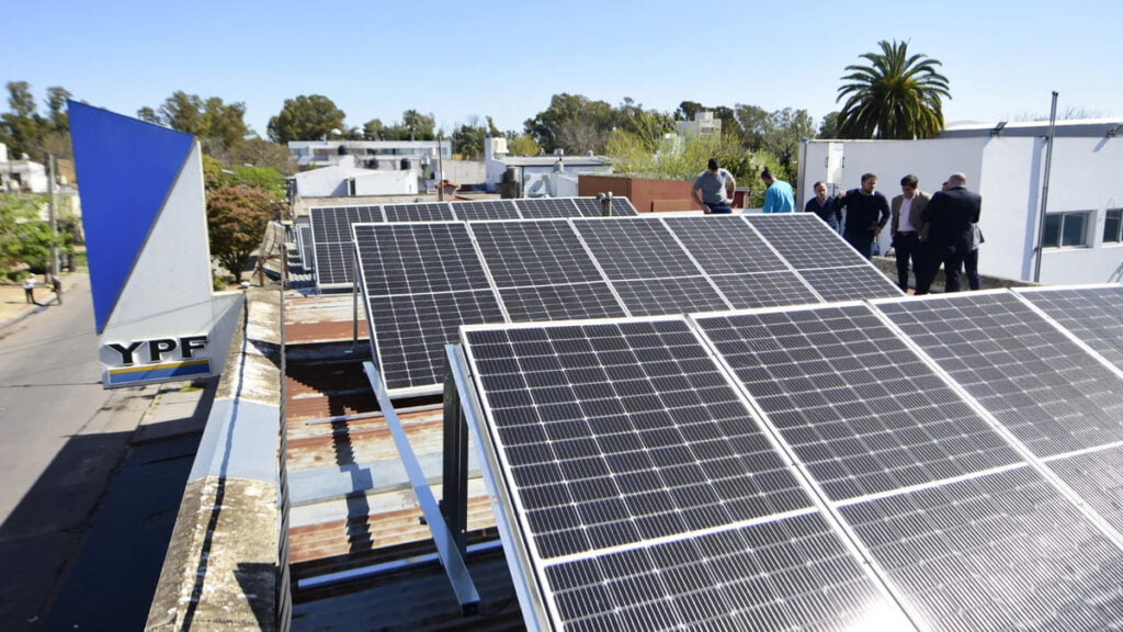 Estaciones de servicio, parques solares