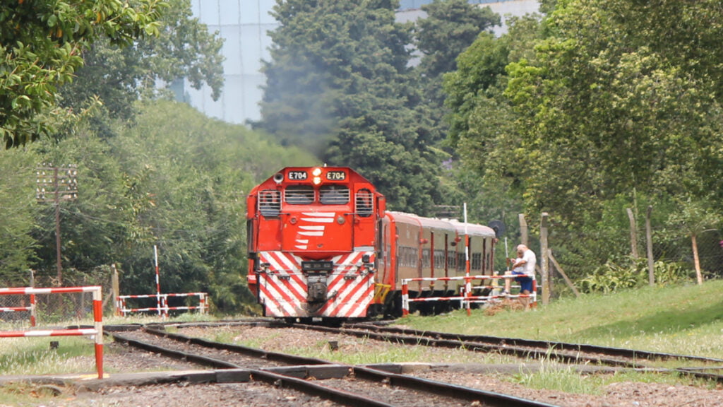 Linea Belgrano Norte, NOA, Trenes Argentinos, Accesos ferroviarios