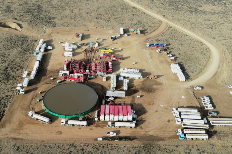 Palermo Aike, Santa Cruz, Petróleo y gas