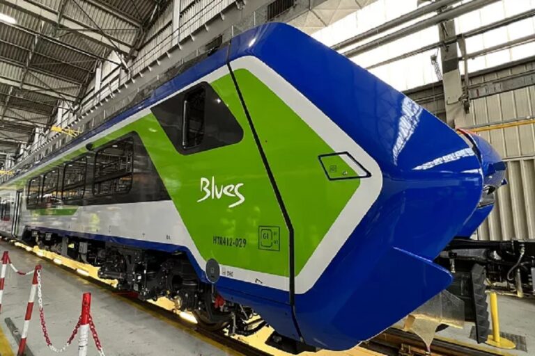 Tren trihíbrido