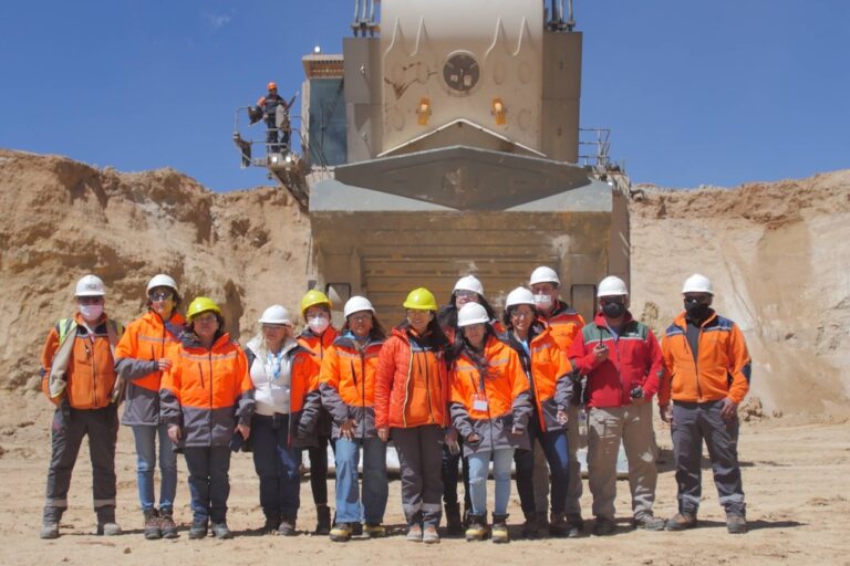 Veladero, Minería, mujeres