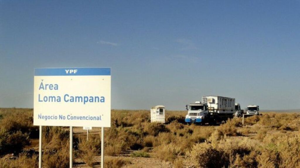 YPF, Chevrón, Loma Campana