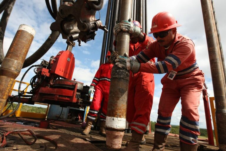 Petróleo, Junio, Perforaciones