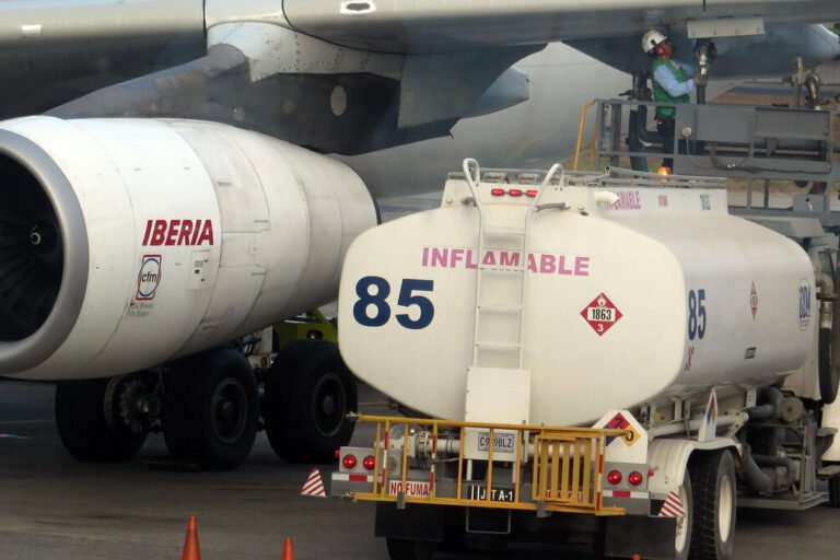Combustible, Avión, Francia