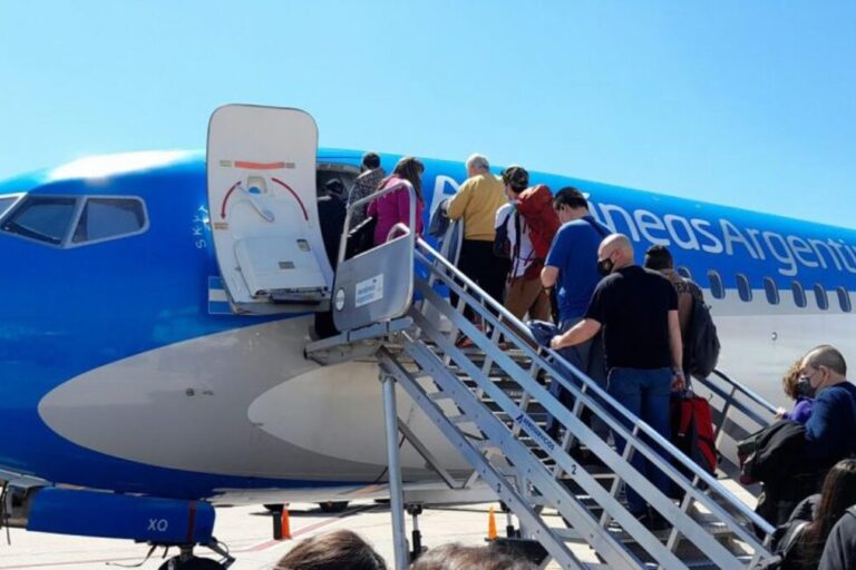 Aerolíneas Argenitnas, Aviones, vuelos