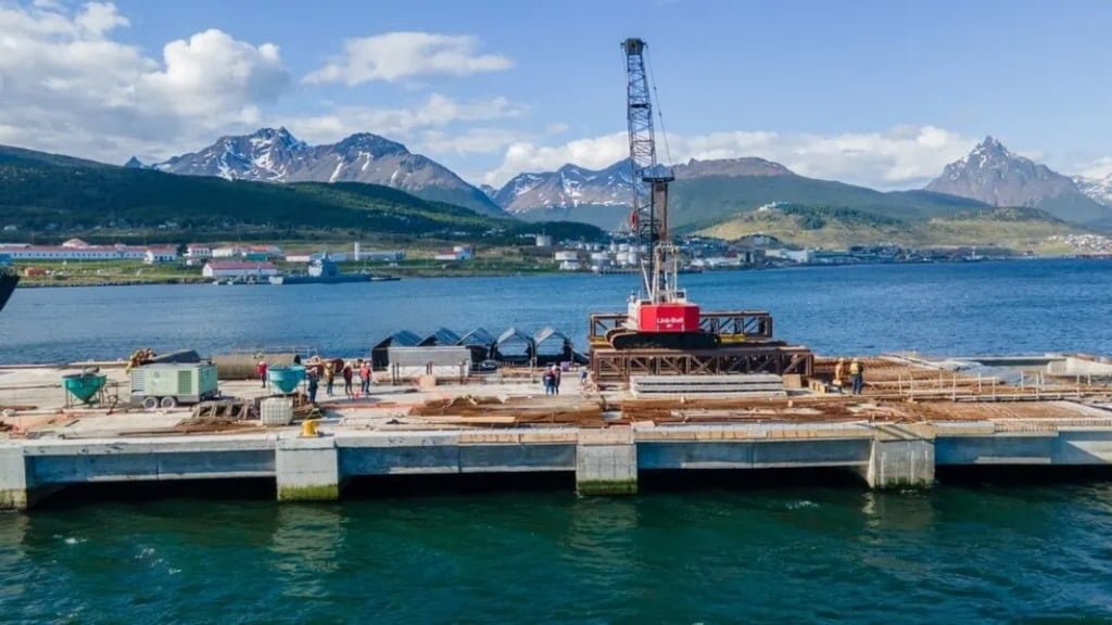 Puerto Ushuaia, Tierra del Fuego, Muelle comercial
