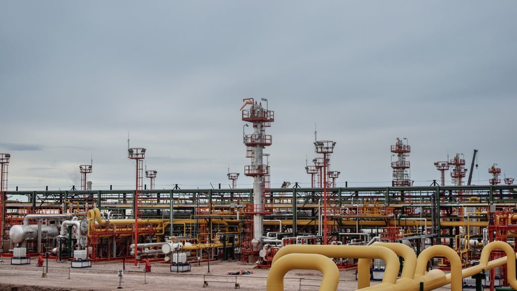 COM, Inversiones, yacimientos