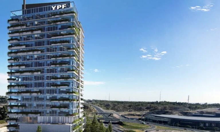 Torre Aura, YPF, Neuquén