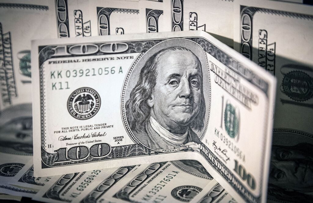 Devaluación, Luis Caputo, Economía