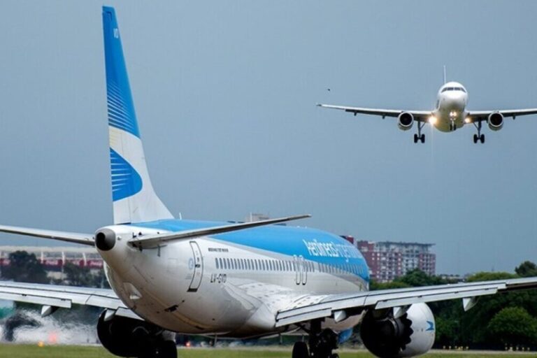 Aerolíneas Argentinas, Aviones, Vuelos