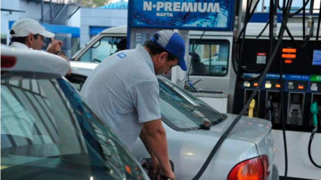 Aumento del combustible, estaciones de servicio.