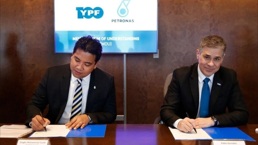 Planta de GNL, YPF, Petronas
