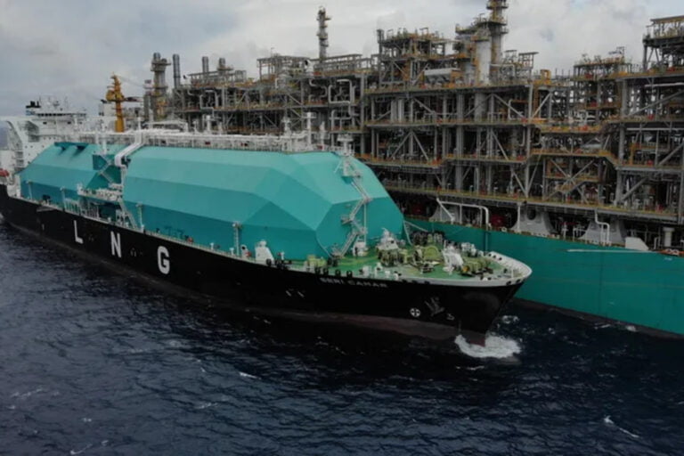 GNL, YPF, Petronas