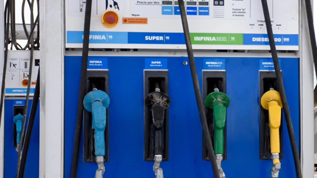aumento del combustible, surtidores