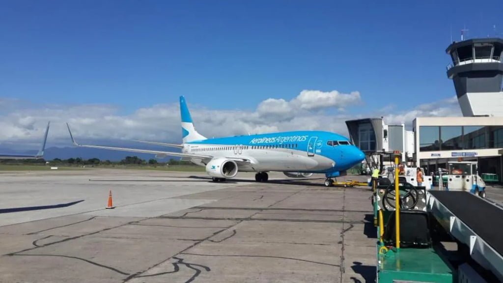 Aeropuerto de Jujuy, Transporte aéreo, Mendoza