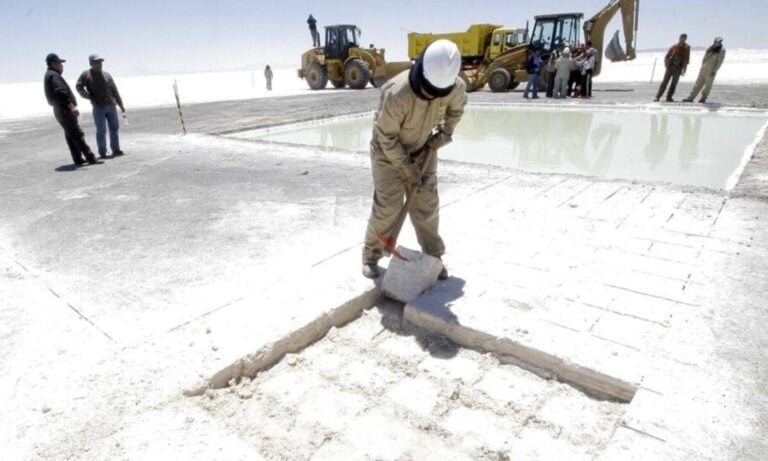 Litio, Triángulo de litio, Minería