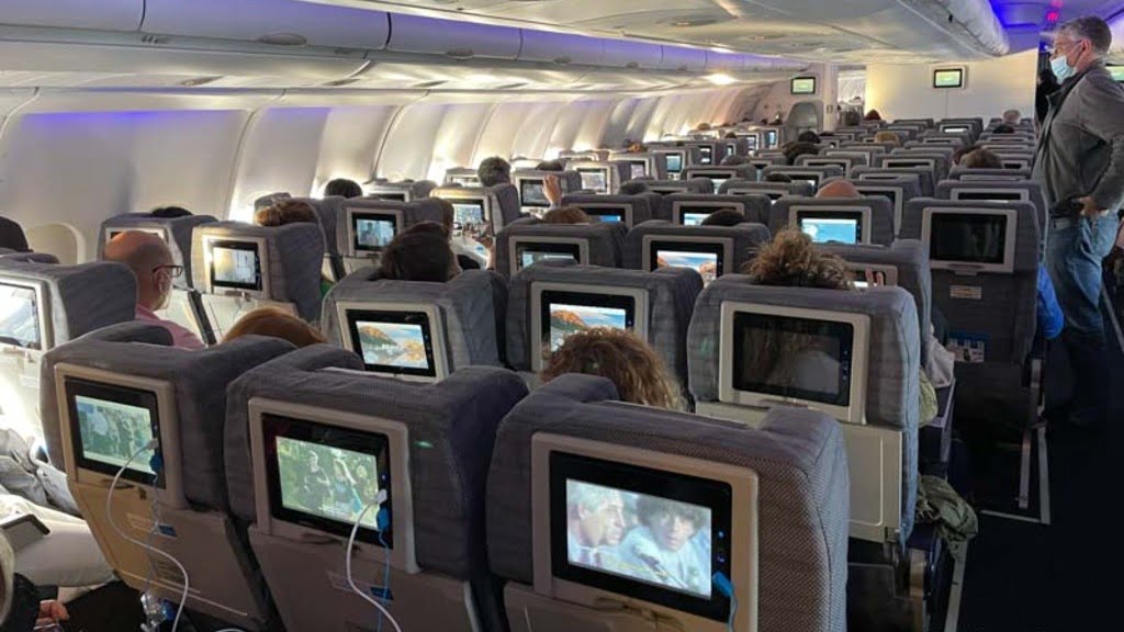 Aerolíneas Argentinas, Vuelos, Transporte aéreo