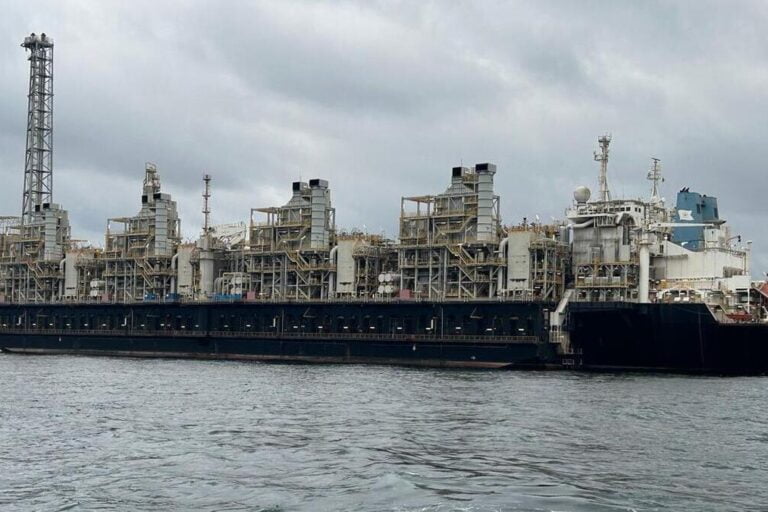 barco GNL PAE Golar