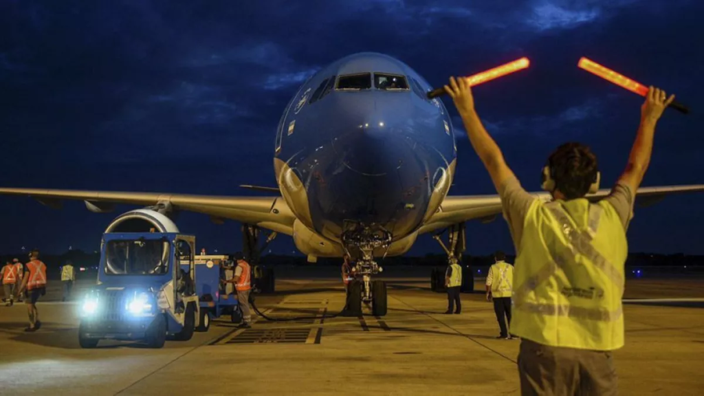 Aerolíneas Argentinas, Vuelos, Desregulación del sector aéreo, Registro Nacional de Aeronaves