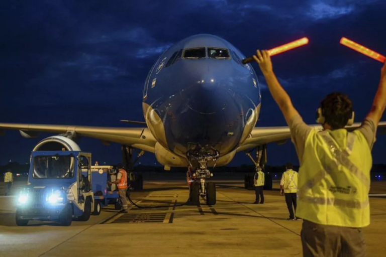 Aerolíneas Argentinas, Vuelos, Desregulación del sector aéreo, Registro Nacional de Aeronaves