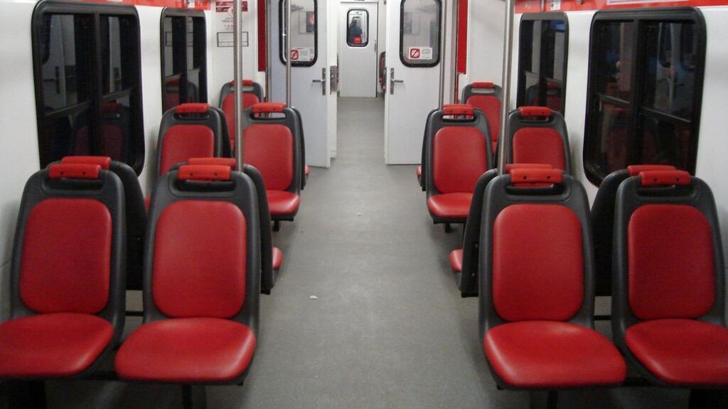 Tren Belgrano Norte, Ferrovías, Trenes