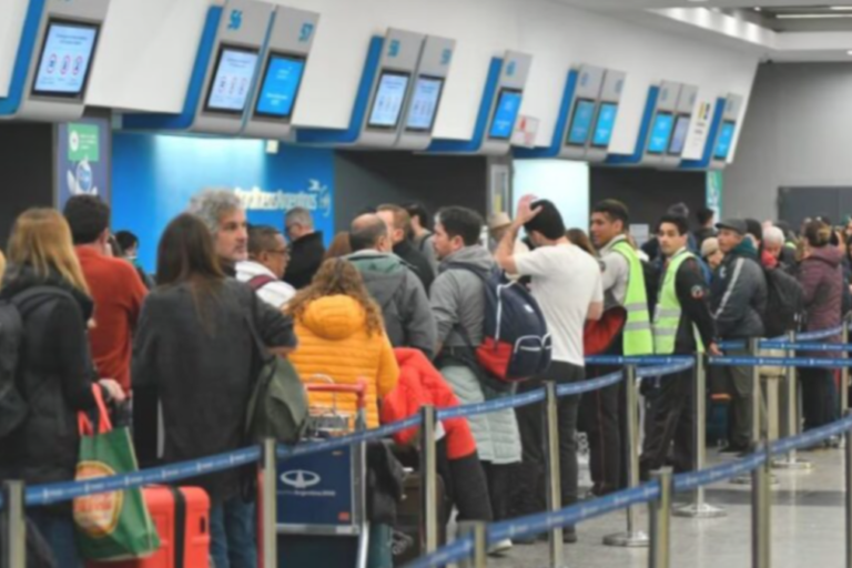 Gremios Aeronáuticos, Aerolíneas Argentinas, Vuelos, Paro Aeronáutico, Servicio Esencial