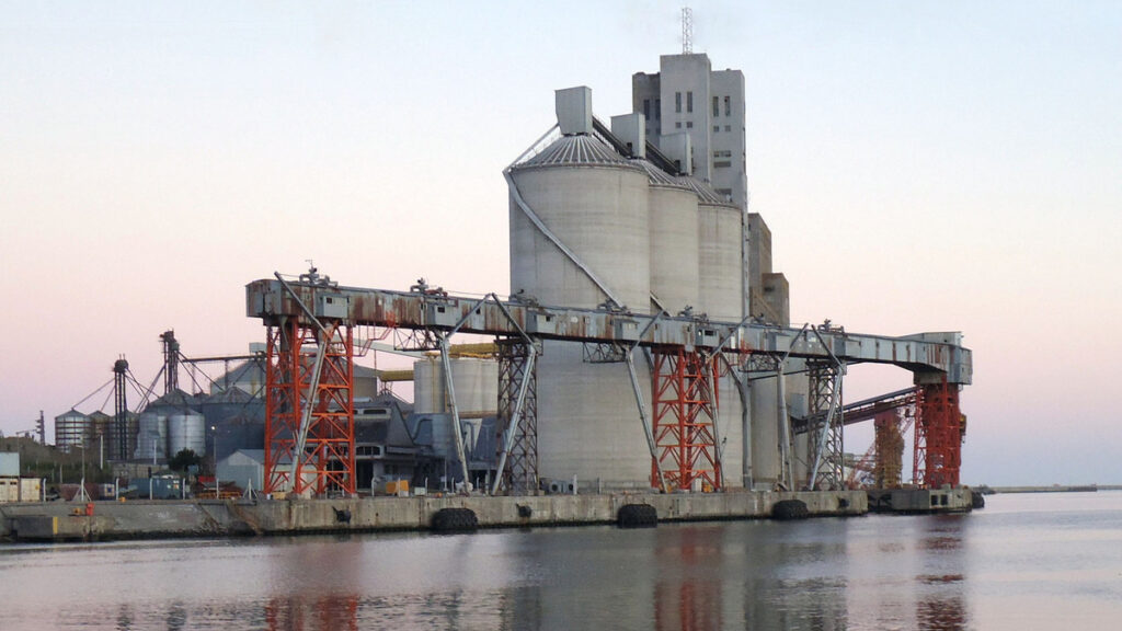 Puerto Quequén, Necochea, Terminal Quequén S.A, Embarques de granos, Licitación