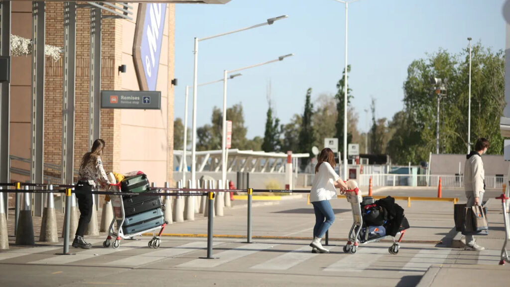 aeropuerto mendoza plumerillo
