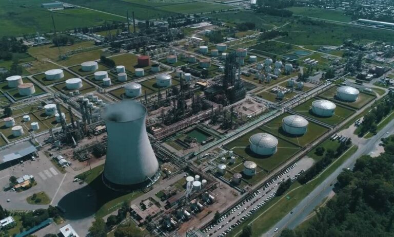 YPF, YPF Química, Cámara de la Industria Química y Petroquímica, Complejos Industriales Ensenada y La Plata