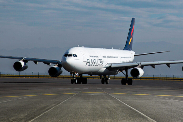 Plus Ultra Líneas Aéras, Vuelos, Madrid, Buenos Aires, Transporte aéreo