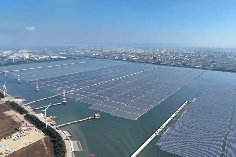la planta solar flotante más grande del mundo