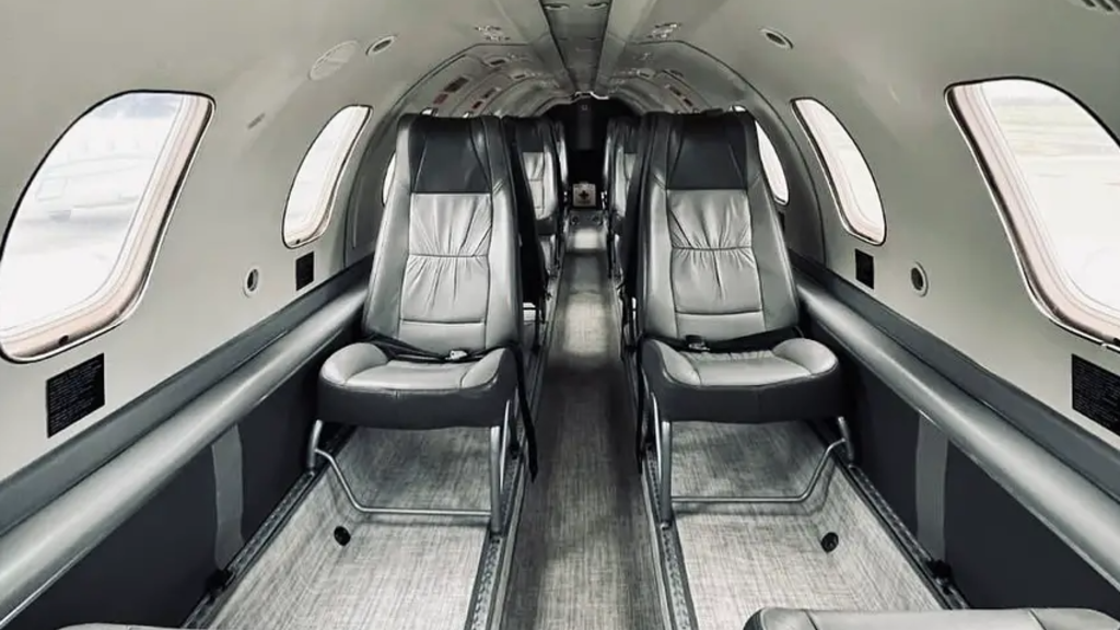 Humming Airways, Vuelos privados, Villa María, Cielos Abiertos, Federico Sturzenneger