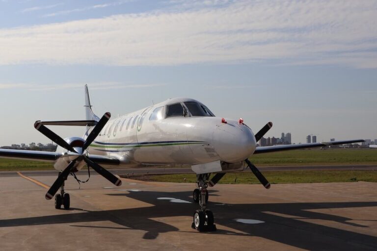 Humming Airways, Vuelos privados, Villa María, Cielos Abiertos, Federico Sturzenneger