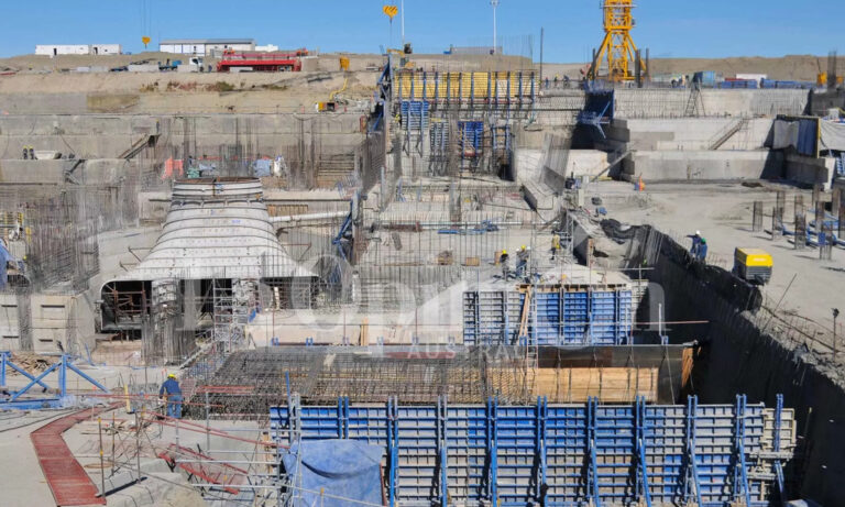 Santa Cruz, Represas hidroeléctricas, Gezhouba, Obras paralizadas, Ministerio de Economía