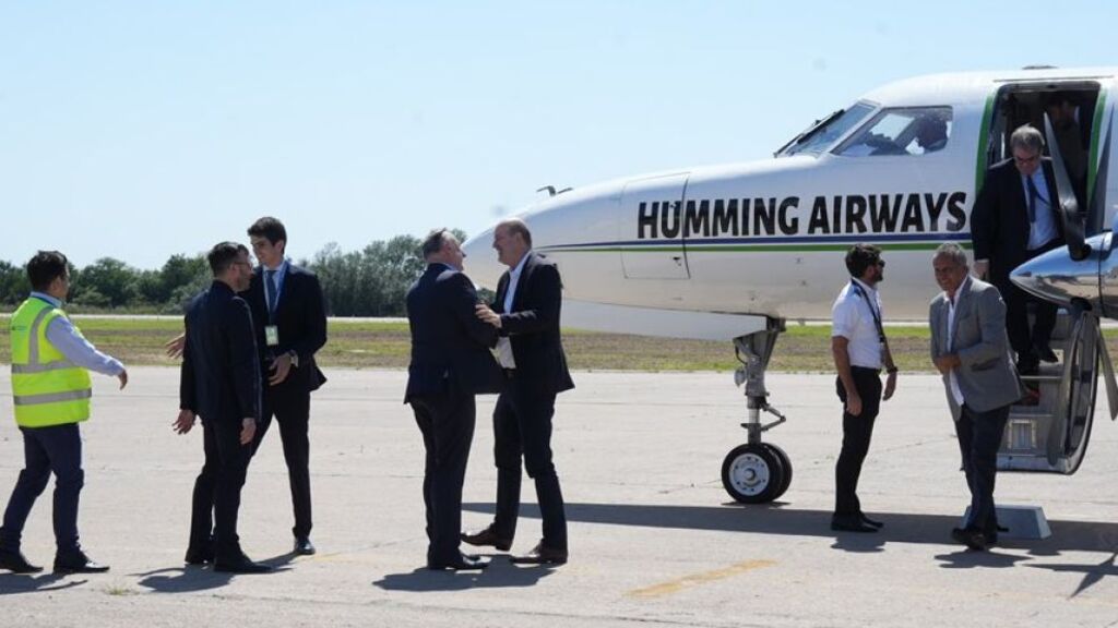 Humming Airways, Vuelos privados, Villa María, Cielos Abiertos, Federico Sturzenneger