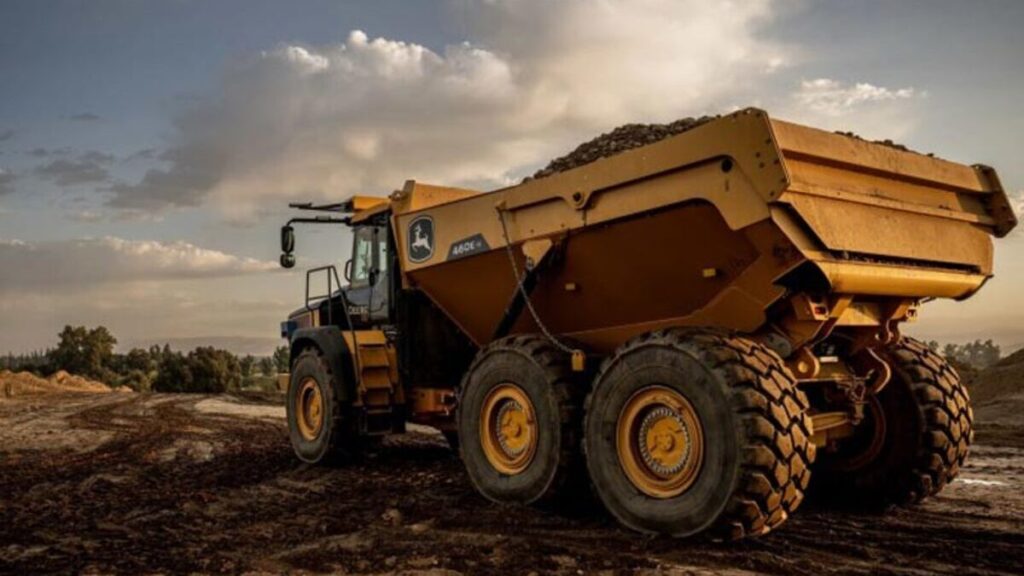 John Deere presentó varios vehículos autónomos destinados a transformar la agricultura, la construcción y el paisajismo comercia