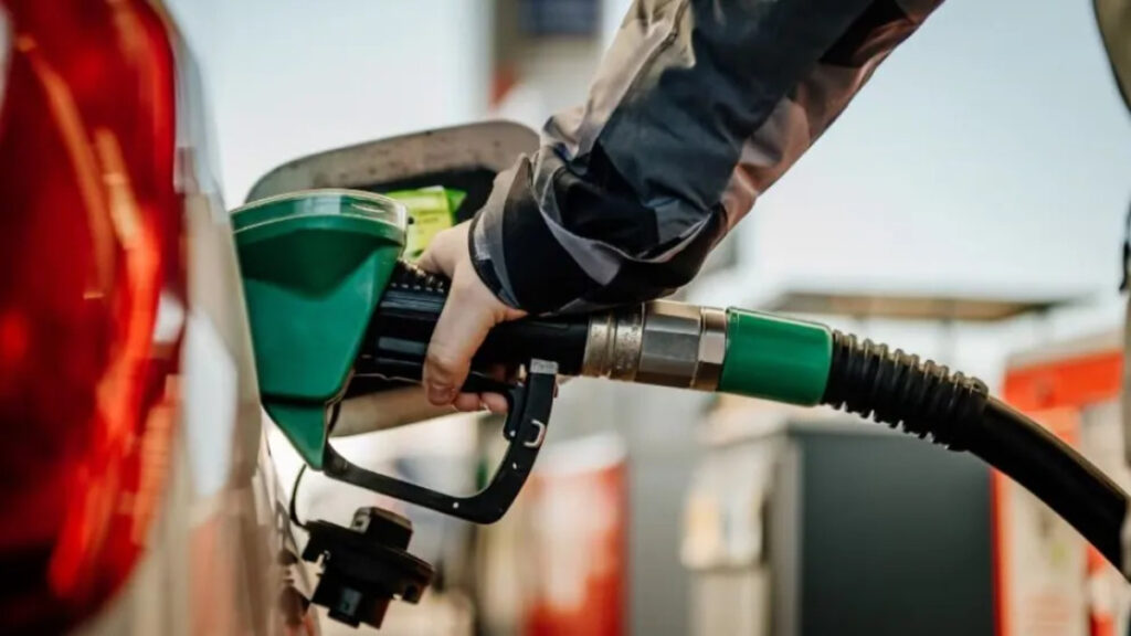 Autodespacho de combustibles, Surtidores, Estaciones de servicio, Nafta