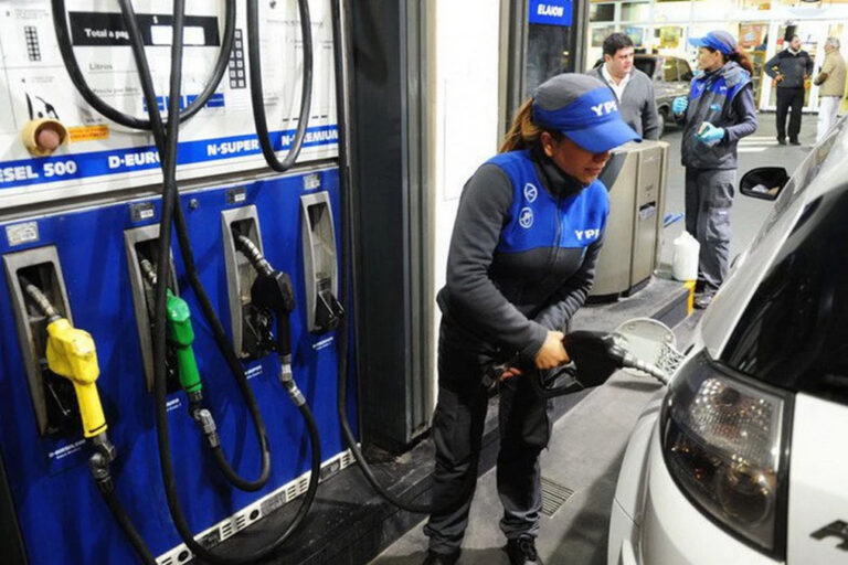 YPF, Nafta, combustibles, surtidores