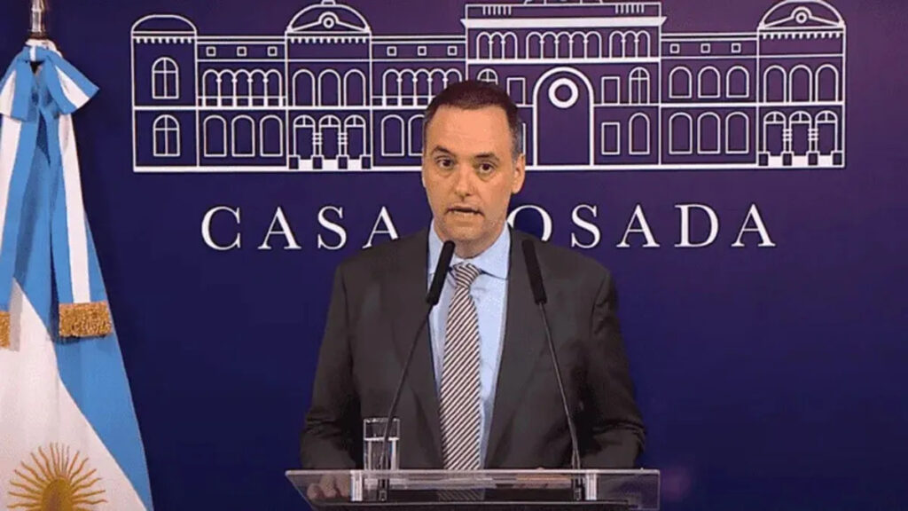 Manuel Adorni, Hidrovía, Licitación, Agencia de Puertos, Suspensión, DEME