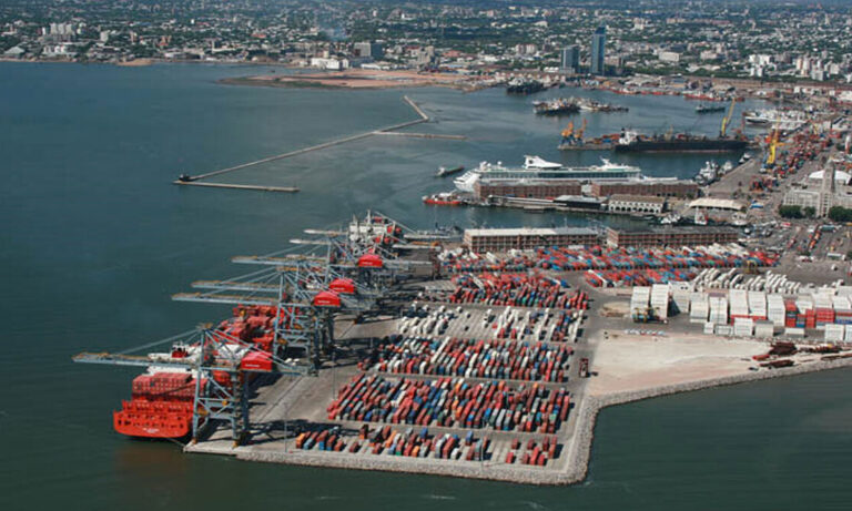 Puerto Montevideo, Paraguay, Contenedores, cargas