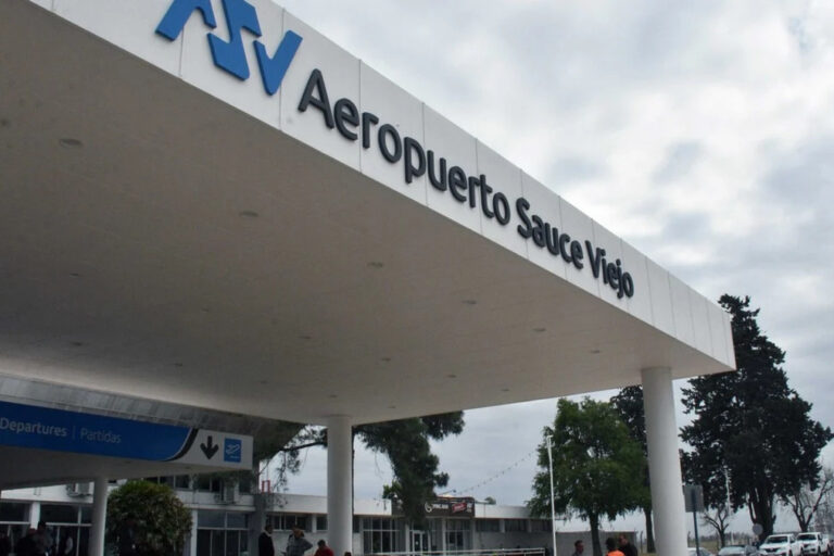Aeropuerto Santa Fe, Vuelos, Controladores aéreos, Aerolíneas Argentinas
