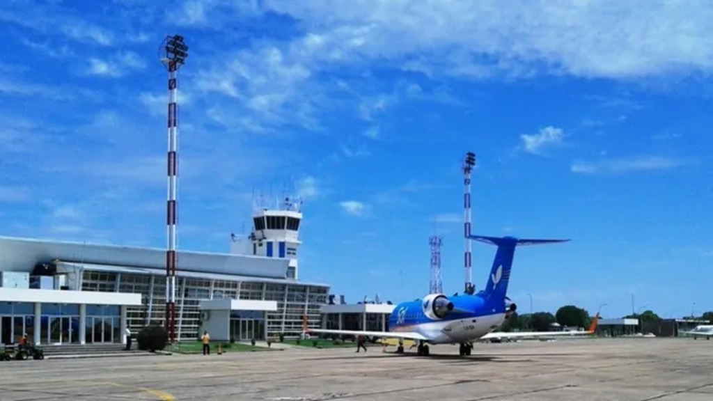 Aeropuerto de Santa Fe, Vuelos, Controladores aéreos, Aerolíneas Argentinas