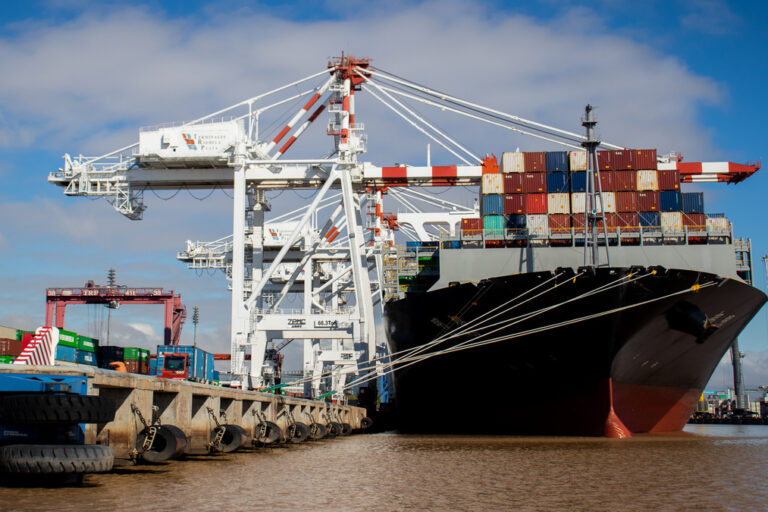 Puerto de Buenos Aires, Puerto Buenos Aires, Hidrovía, cruceros, contenedores, Vía Navegable Troncal, tarifas, peaje