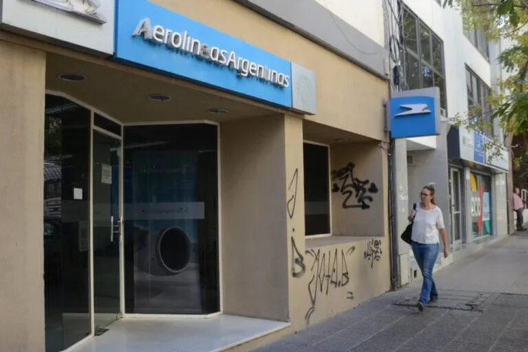 Oficinas comerciales, Aerolíneas Argentinas, Vuelos, Superavit financiero